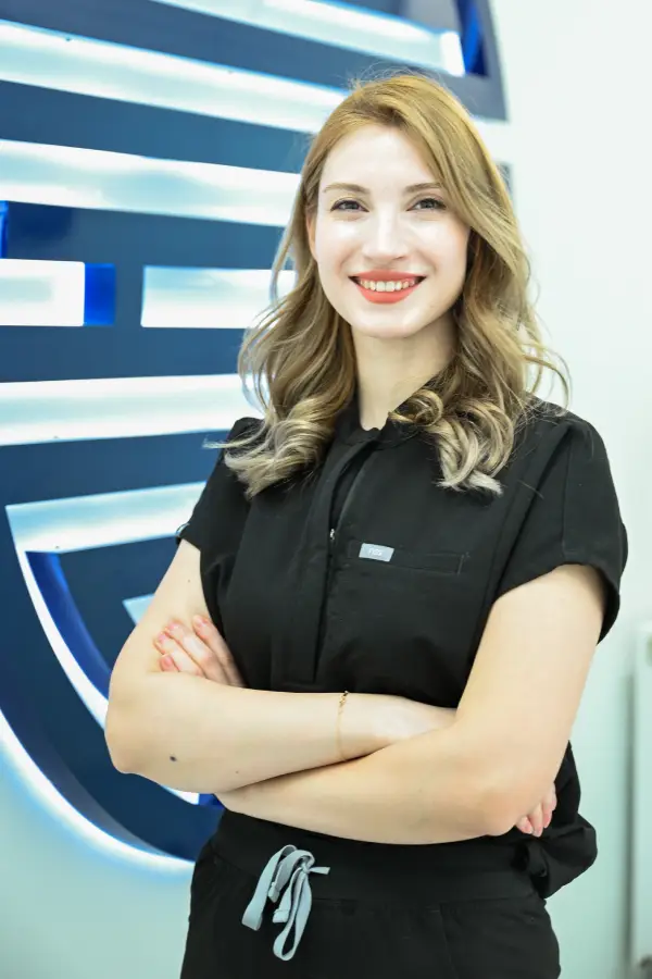 feyza onay hair transplant technician